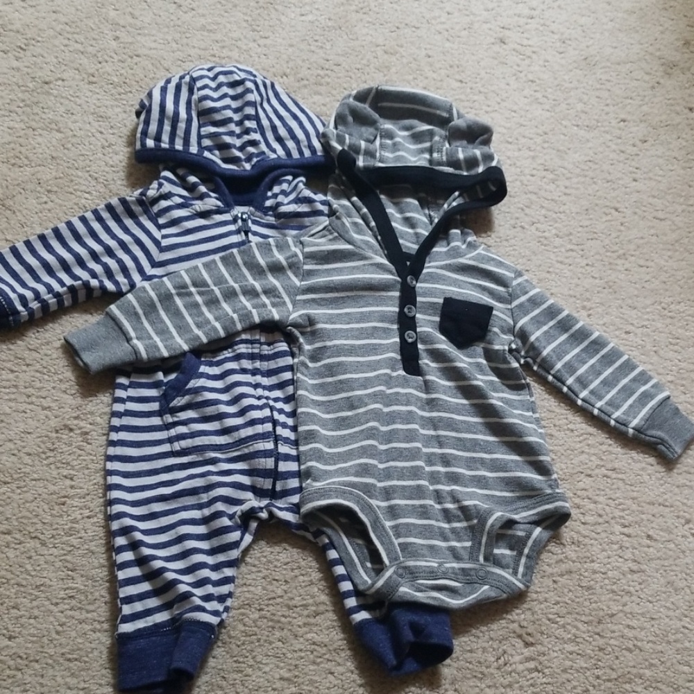 Carter's 2 pack hooded long sleeve bodysuits